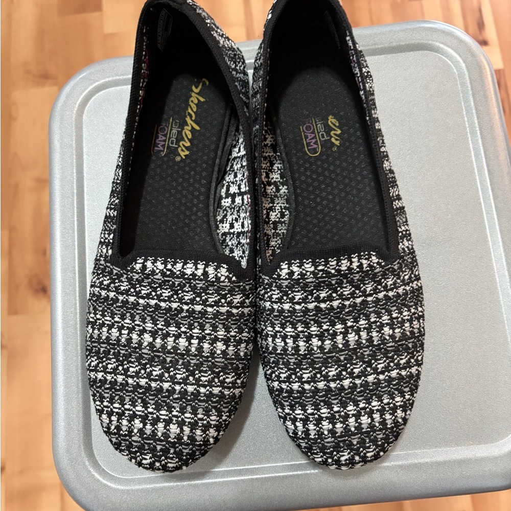 Skechers Black & White Knit Slip-On Loafers
